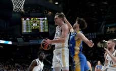 El Real Madrid supera al Maccabi mientras Valencia Basket y Baskonia caen fuera de casa