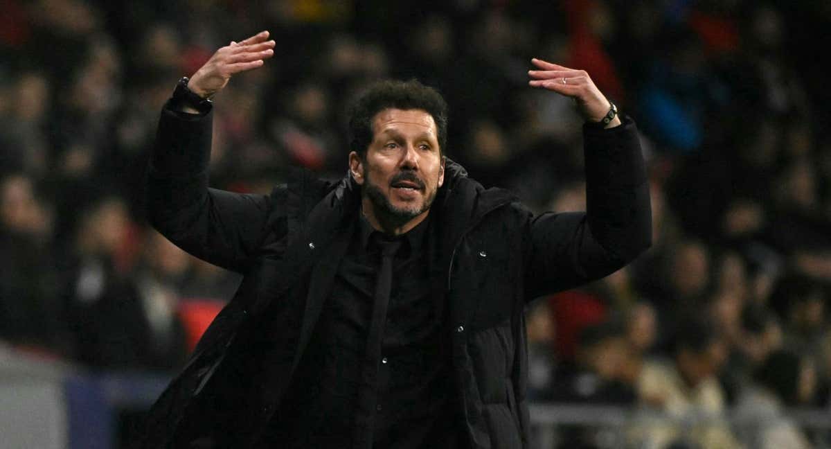 Simeone durante el partido ante el Rayo.