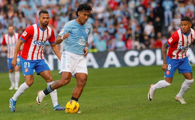 Renato Tapia, durante el Celta - Girona. EFE / Salvador Sas