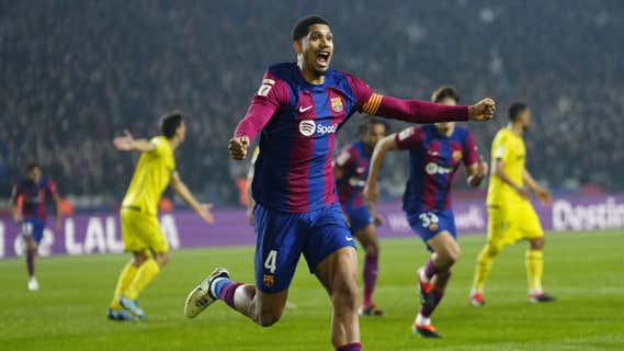 Ronald Araújo celebra el 3-2 ante el VIllarreal. /EFE