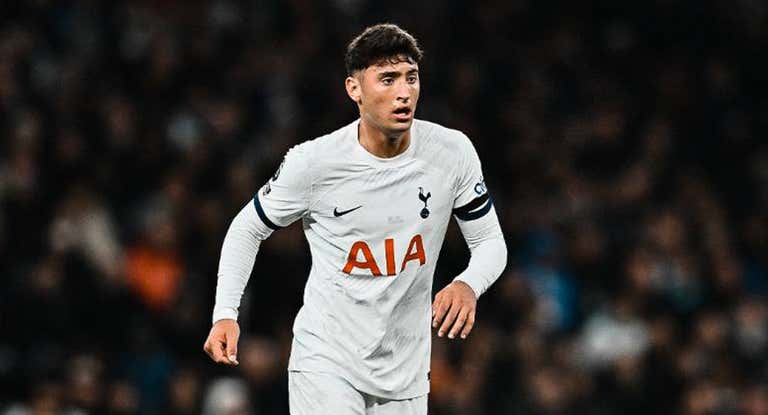 Alejo Véliz, en un partido del Tottenham.