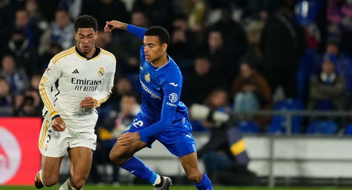 Jude Bellingham y Mason Greenwood, en el Coliseum./AFP