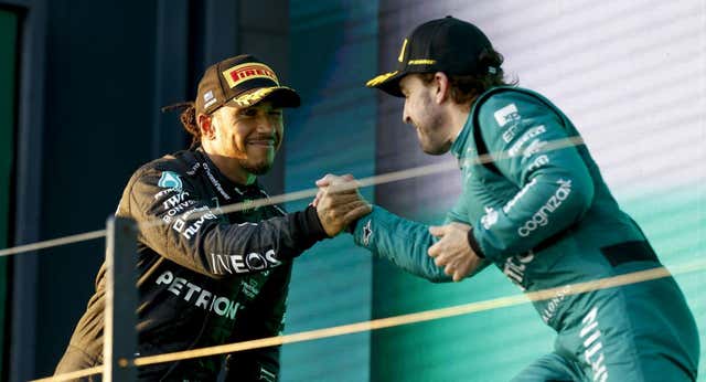El terremoto Hamilton-Ferrari coloca a Fernando Alonso en el escaparate: ‘Me encantaría verle en Mercedes’