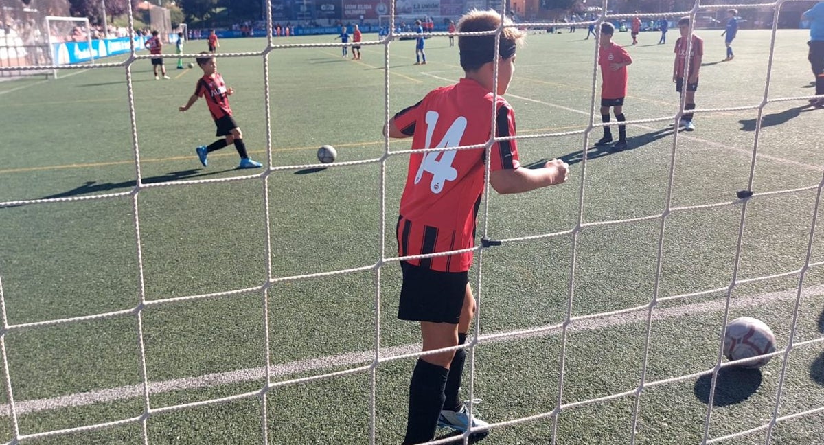 Thiago Insfran en uno de sus primeros partido con el Unión Adarve.