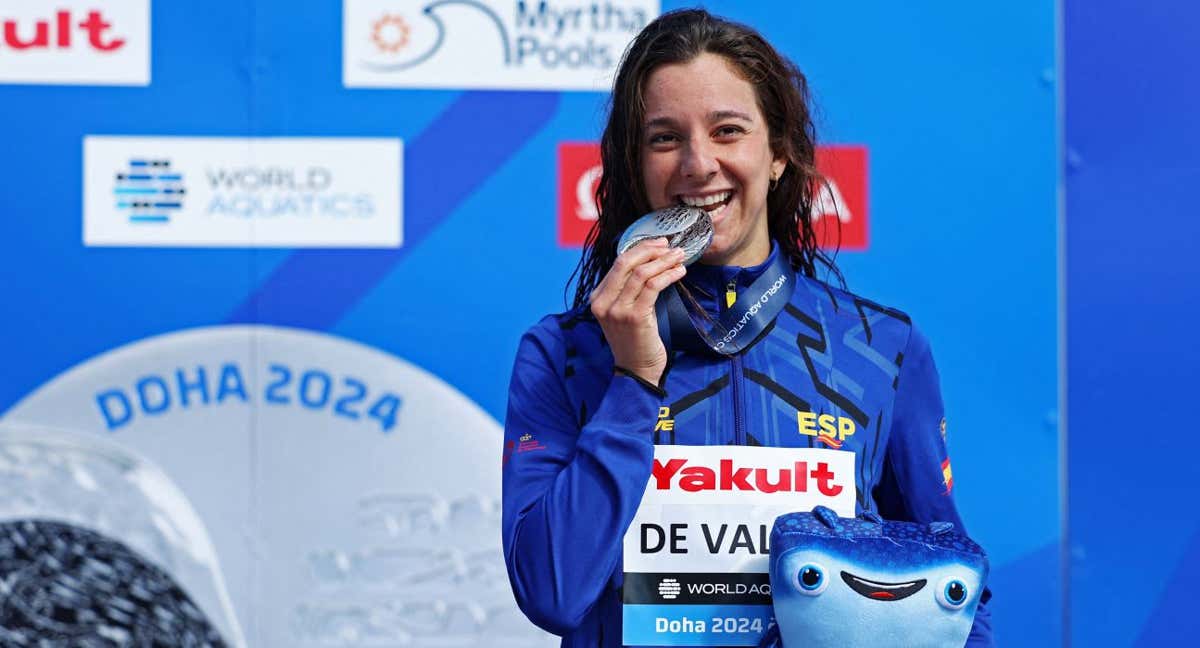 La española María de Valdés logra la medalla de plata en la prueba de 10 kilómetros de aguas abiertas. /REUTERS