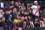 El enfado de Lucas Ocampos después de que un aficionado le tocara el culo con el dedo: «Si ocurre en el fútbol femenino ya sabemos lo que pasa»