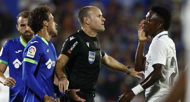 Mateu Lahoz lanza un mensaje a la afición del Valencia antes de la visita de Vinicius: “Espero que demuestren educación”