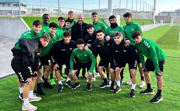 Zinedine Zidane, en la nueva ciudad deportiva del Betis. @CanteraBetisCH