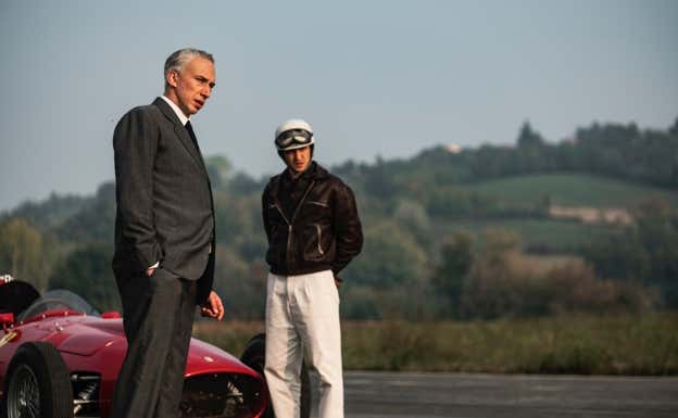 Adam Driver y Gabriele Leone durante la grabación de 'Ferrari'.  Diamond Films