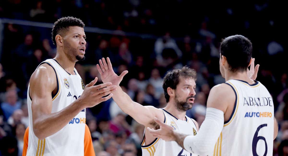 Edy Tavares y Sergio Llull, en un partido esta temporada. /GETTY