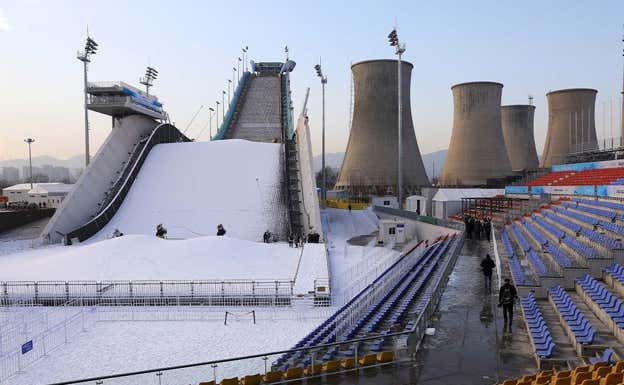 Kicker al lado de una central nuclear en los JJOO de Pekín 2022 REUTERS - Tingshu Wang