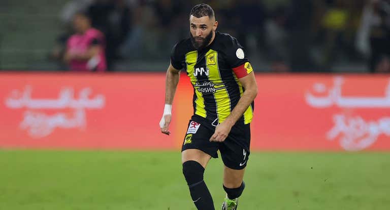 Karim Benzema en un partido con el Al-Ittihad.