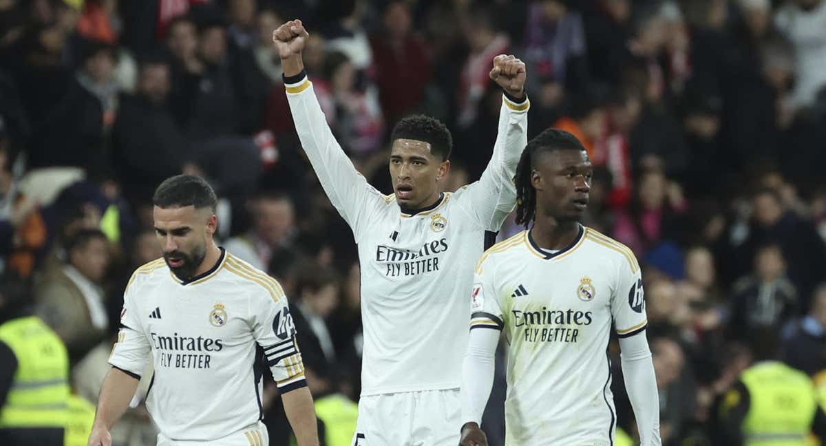 El Real Madrid, con Carvajal, Camavinga y Bellingham después de marcar uno de los goles.