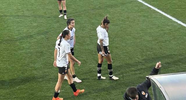 El ciclón tras las lágrimas de las jugadoras del Valencia hace estallar a la afición