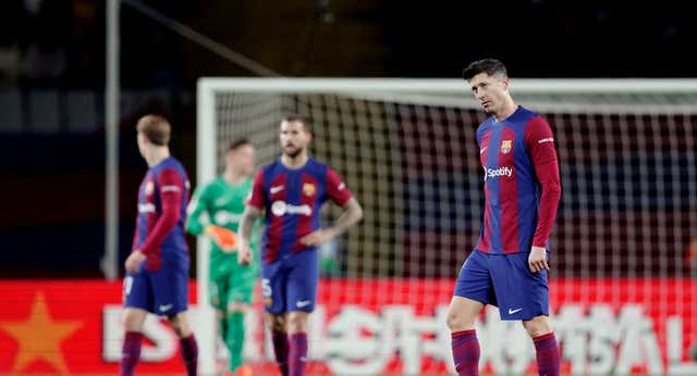 El Barça tropieza de nuevo en el circo de Montjuïc