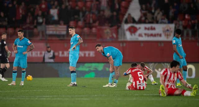 El Almería tira de orgullo y frena al Athletic en su camino a la Champions