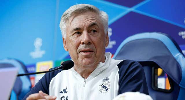 Ancelotti juega al despiste con Carvajal: «¿Lo voy a quitar? No lo sé»