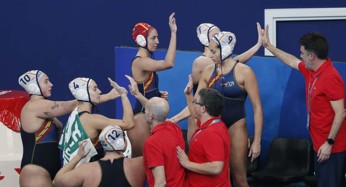 Las jugadoras de la Selección celebran el triunfo conseguido contra Canadá./EFE