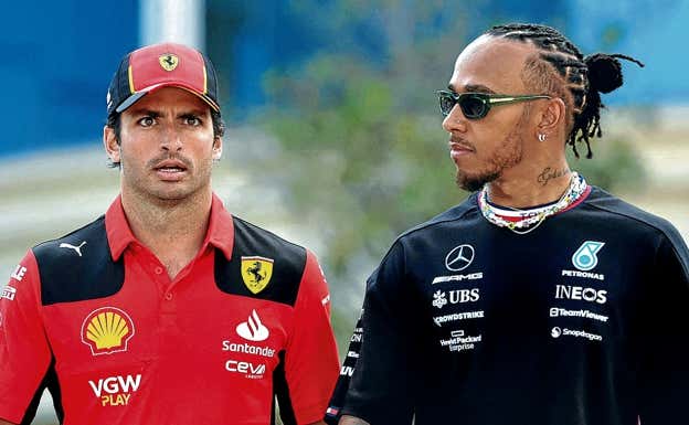 Carlos Sainz y Lewis Hamilton, durante la temporada 2023 de F1.  Reuters