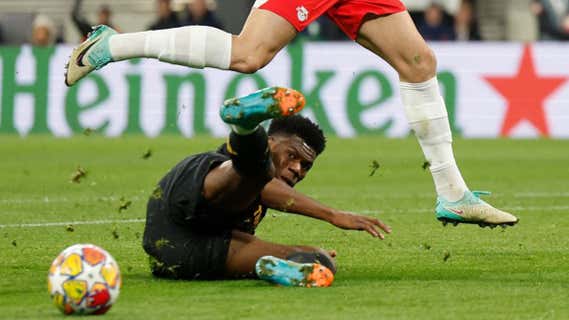 Tchouameni corta una jugada de peligro del Leipzig. /AFP
