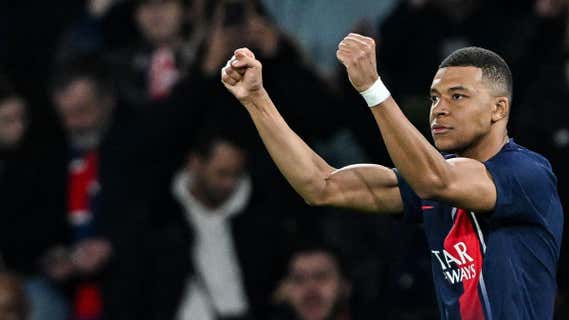 Kylian Mbappé celebra su gol marcado contra la Real Sociedad./AFP