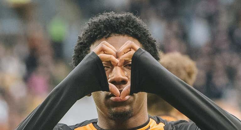 Jaden Philogene marcó uno de los goles de la temporada con el Hull City.
