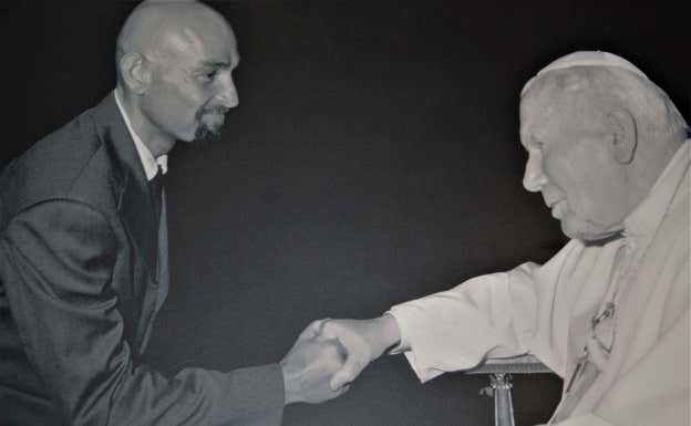 Marco Pantani, con el Papa Juan Pablo II.