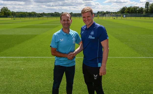 Dan Ashworth con Eddie Howe, entrenador del Newcastle, en la ciudad deportiva. Getty Images