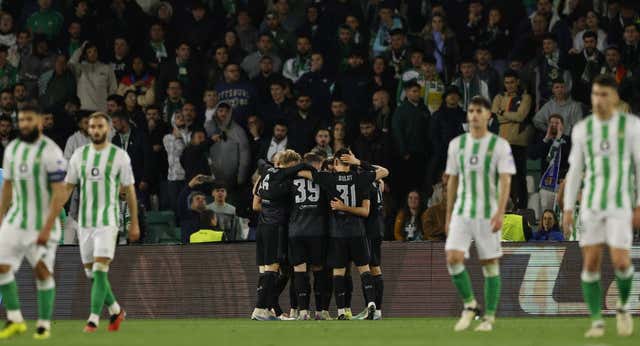 El Betis le da la espalda a la Conference y Petkovic lo remata