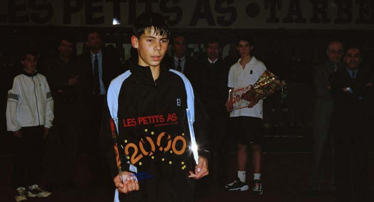 Rafael Nadal, después de ganar en el año 2000 el prestigioso torneo junior Les Petits As.