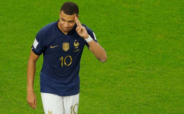 Mbappé, con el '10' en el Mundial de Catar.  AFP
