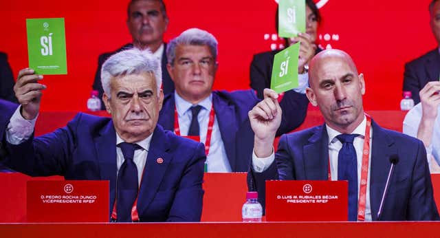 Rubiales pasa de baza a carga electoral: ¿con quién va realmente ahora?