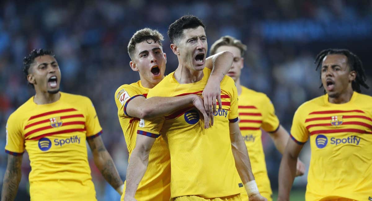 El Barça celebra el segundo gol de Lewandowski en Vigo./EFE