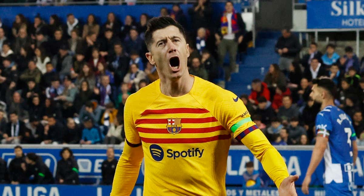 Robert Lewandowski viene levantando su nivel y le tiene fe al  Barça en la Champions. /REUTERS