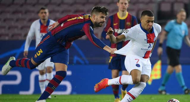 Nápoles pone fin a tres años de hambruna en la Champions con el eco del «es lo que hay» de Koeman