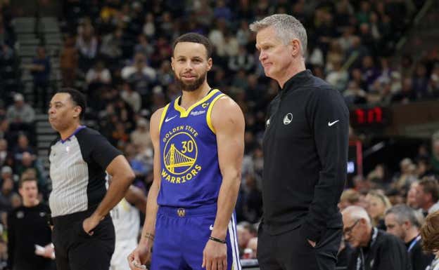 Stephen Curry con Steve Kerr.  Reuters