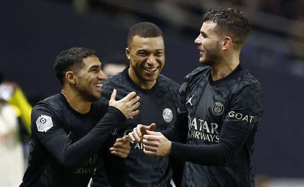 Achraf, Mbappé y Lucas durante el Nantes-PSG. Reuters