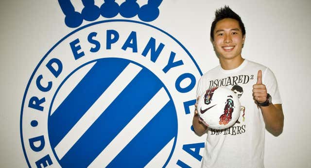 El futbolista indonesio que pagaba por jugar en Espanyol y Málaga: «En el primer entrenamiento, sacó de banda como en el baloncesto»