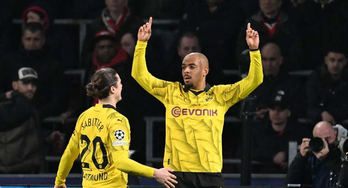 Donyell Malen celebra su gol contra el PSV en la Champions./AFP