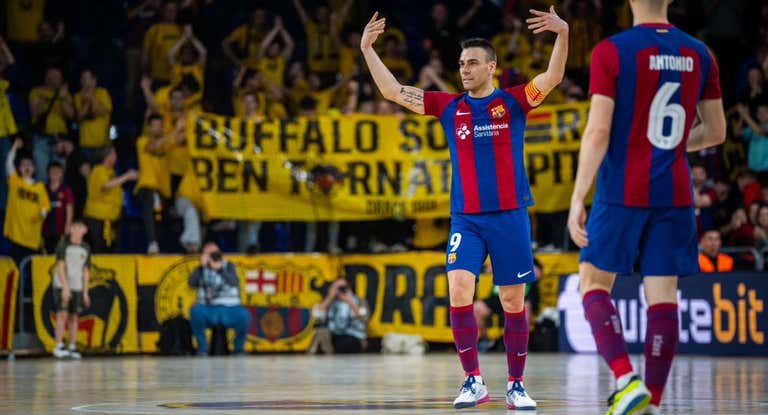 Sergio Lozano celebra el primer gol tras su reaparición en el Palau.