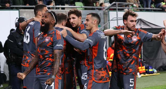 Continúa el ‘show’ de Mendilibar en Olympiacos: tres victorias seguidas y clasificado a octavos de Conference