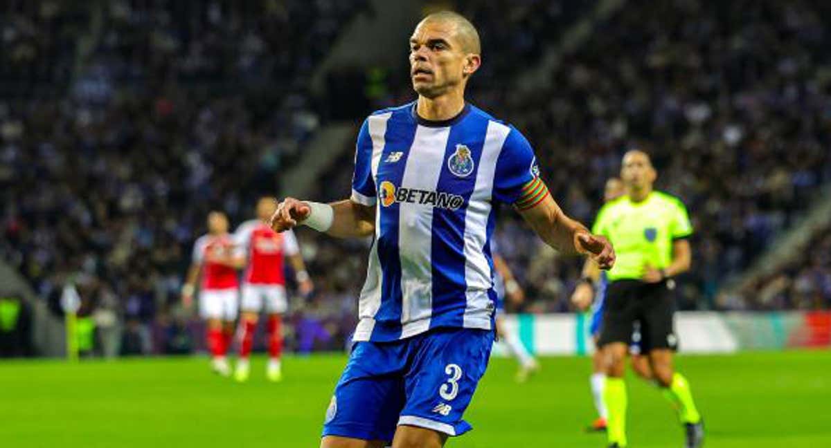 Pepe, durante el Oporto - Arsenal.