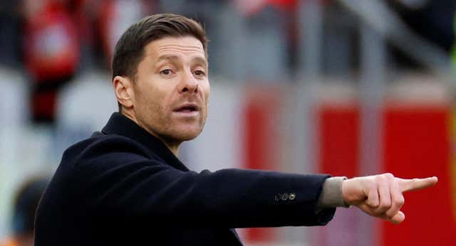 Xabi Alonso se centra por ahora en el Leverkusen y desoye su vinculación con el Bayern o Liverpool