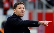 Xabi Alonso se centra por ahora en el Leverkusen y desoye su vinculación con el Bayern o Liverpool