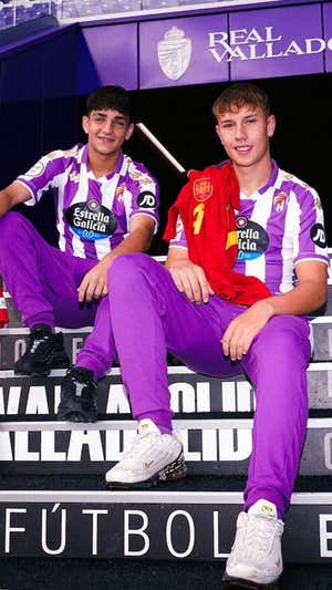 Víctor y Arnu, tras ser convocados por la Selección. Real Valladolid