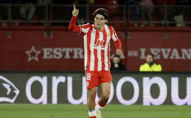 Luka Romero celebra uno de sus dos goles.  REUTERS