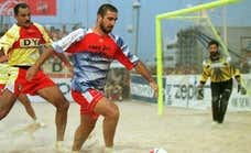 La época dorada del fútbol playa en España, con 'Lobo' Carrasco, Salinas, Setién, Míchel o Abel: “Estaban 'chalaos', te arañaban por todos lados”