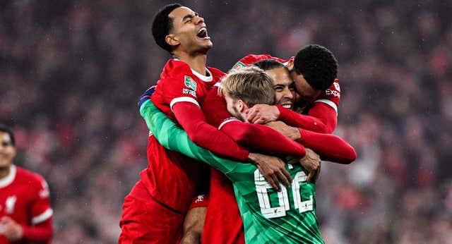 Van Dijk glorifica a un ‘baby’ Liverpool que superó al Chelsea en el último minuto