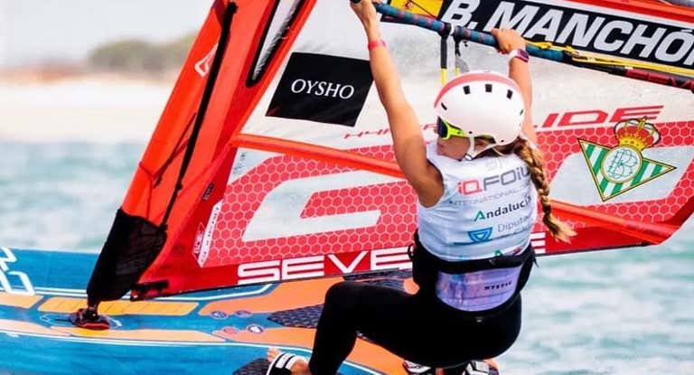 Blanca Manchón, en plena regata.