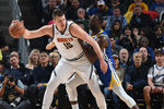 Nikola Jokic no tiene piedad de los Warriors y recuerda a todos quién es el MVP